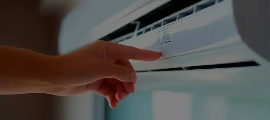 Banner ilustrativo da btl Instalações e Manutenções de Ar Condicionado, mostrando um técnico trabalhando.